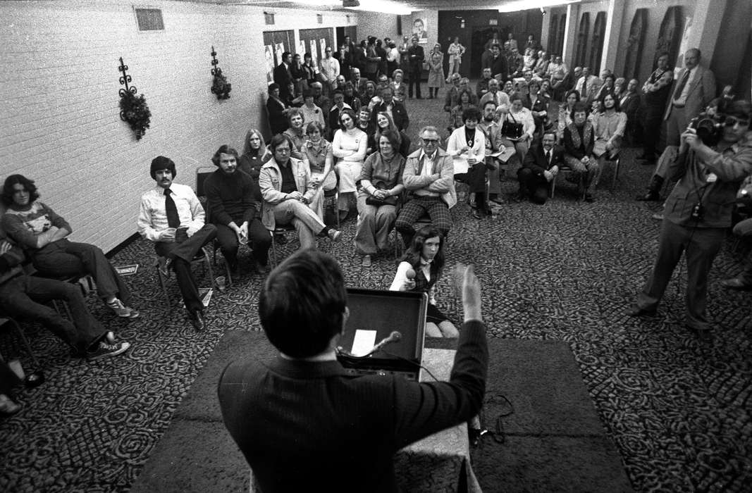 Civic Engagement, Ottumwa, IA, podium, history of Iowa, Lemberger, LeAnn, camera, crowd, Iowa, senator, speech, Children, Iowa History, ballroom