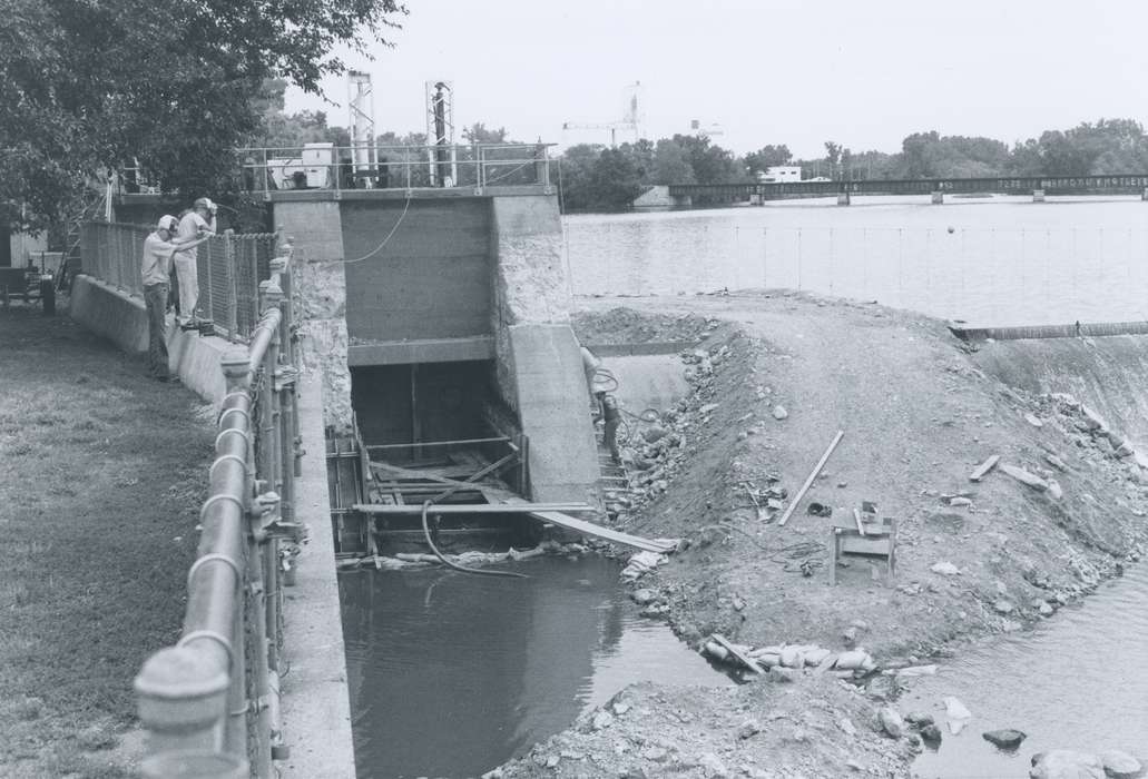 Businesses and Factories, Iowa History, Lakes, Rivers, and Streams, Iowa, Waverly Public Library, dam, cedar river, Waverly, IA, correct date needed, history of Iowa