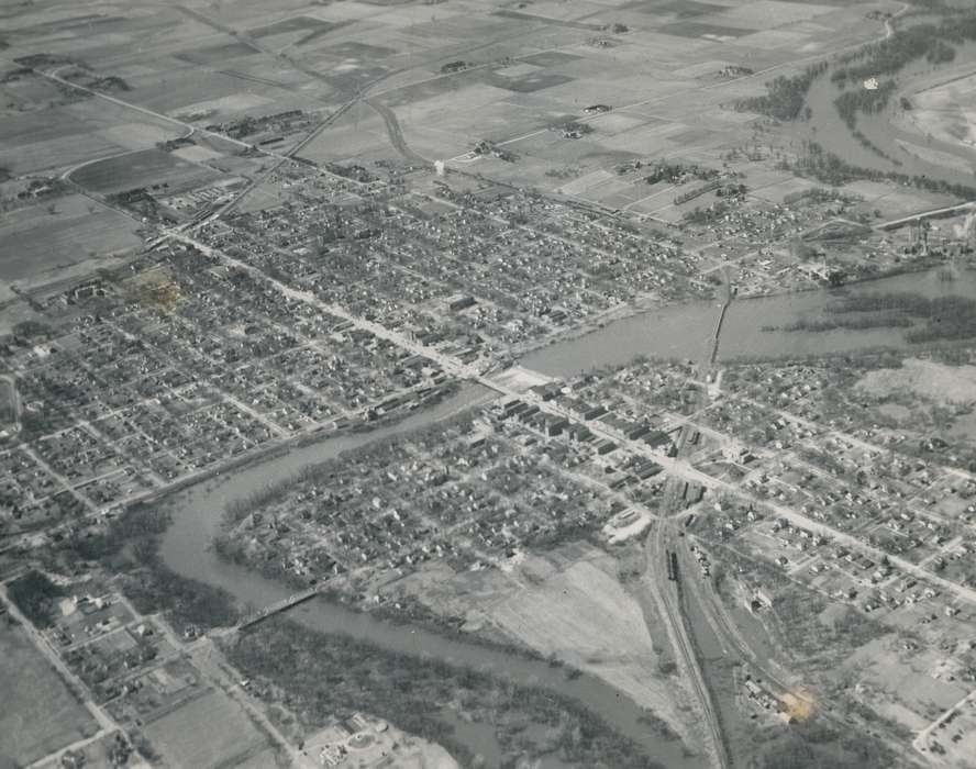 Main Streets & Town Squares, Waverly Public Library, history of Iowa, Iowa History, Lakes, Rivers, and Streams, Waverly, IA, town, cedar river, Aerial Shots, Iowa, Cities and Towns, aerial shot