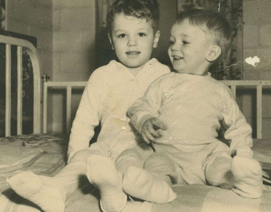 Portraits - Group, polio, history of Iowa, Iowa History, Simmons, Barbara, Iowa, Hospitals, Children, Des Moines, IA