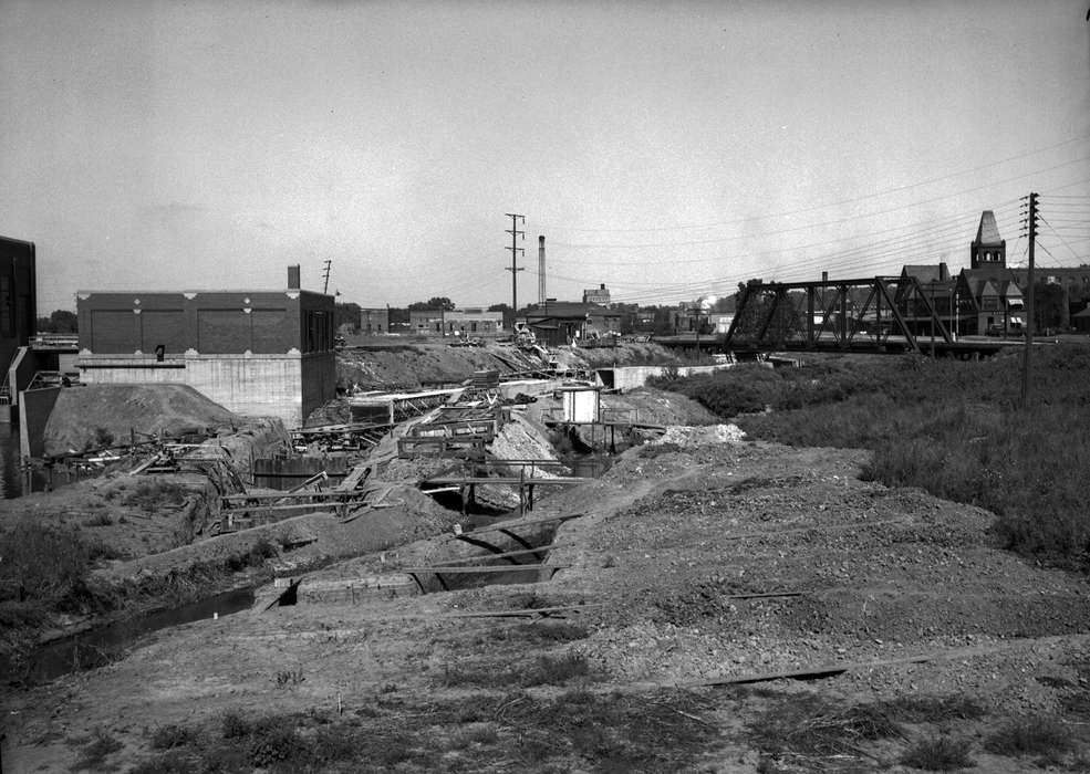 bridge, Iowa History, Ottumwa, IA, history of Iowa, Lemberger, LeAnn, Lakes, Rivers, and Streams, Iowa, Landscapes, construction, dam, Labor and Occupations