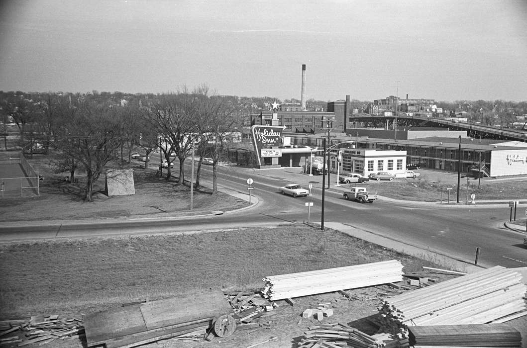 hotel, construction, Ottumwa, IA, history of Iowa, Lemberger, LeAnn, wood, Motorized Vehicles, holiday inn, Main Streets & Town Squares, Iowa, Cities and Towns, car, Iowa History, Leisure