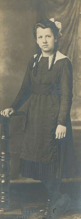 history of Iowa, Iowa History, girl, Neymeyer, Robert, portrait, Iowa, young woman, dress, Portraits - Individual