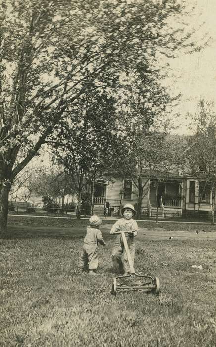 Iowa, Waterloo, IA, Fischels, Jackie, children, Children, Homes, lawn mower, history of Iowa, Iowa History