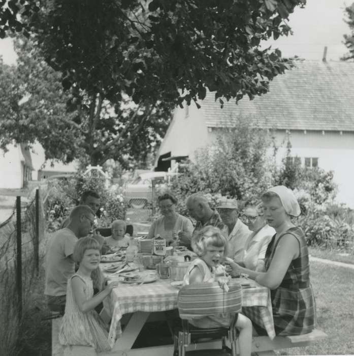 Food and Meals, Vauthier, Elizabeth, Iowa, Grundy County, IA, Families, Leisure, history of Iowa, picnic, Iowa History