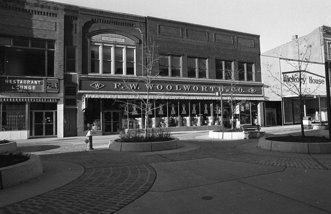 Ottumwa, IA, history of Iowa, Lemberger, LeAnn, pedestrian mall, Iowa, Cities and Towns, Businesses and Factories, store, Iowa History