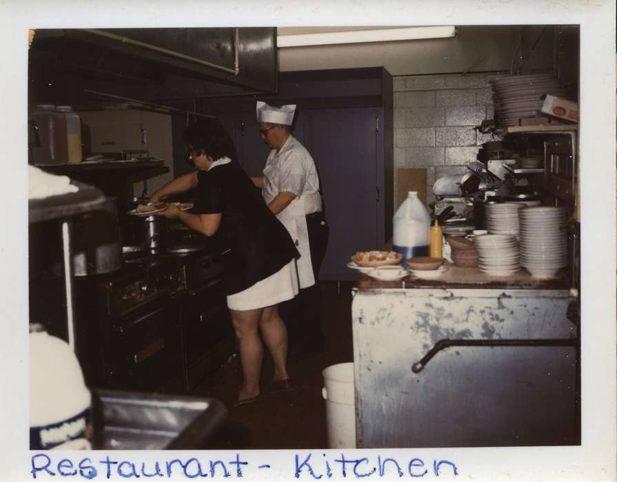 cooks, history of Iowa, kitchen, Iowa History, Businesses and Factories, Coralville, IA, Myers, Dick and Doris, Iowa, restaurant, Food and Meals