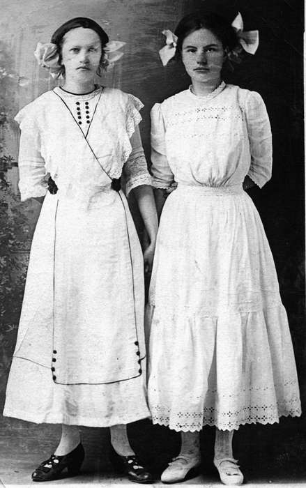 Portraits - Group, Children, Iowa History, Iowa, girls, IA, Schrodt, Evelyn, dress, bows, history of Iowa