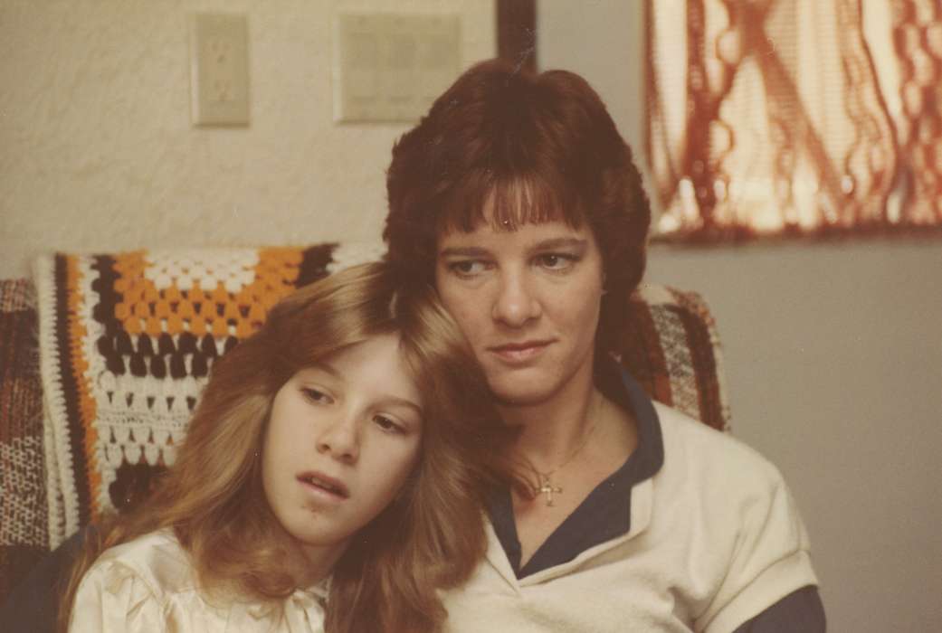 Portraits - Group, daughter, history of Iowa, Iowa History, Kamm, Paula, Families, mother, Iowa, Cascade, IA, Children