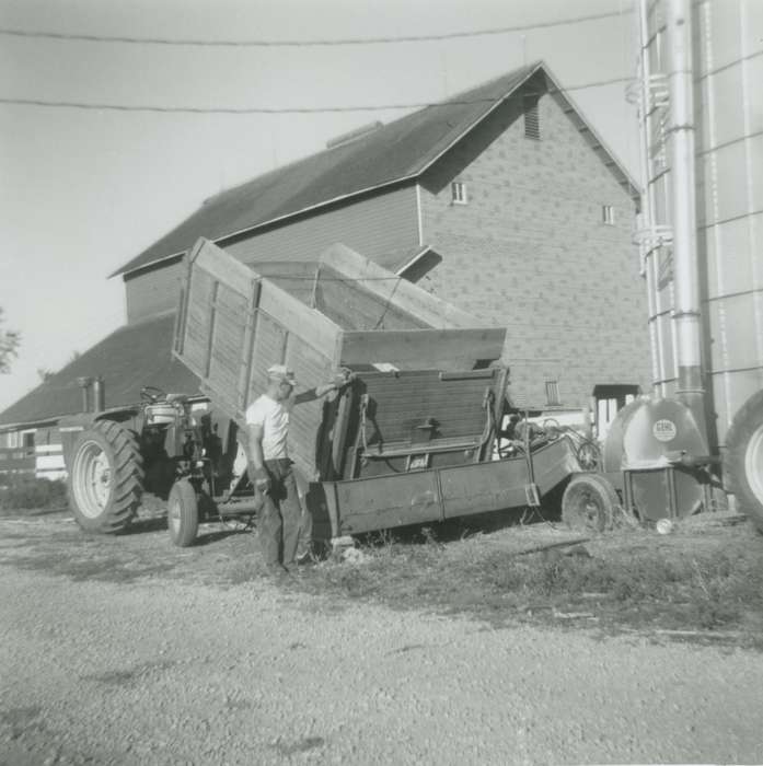tractor, Farming Equipment, Iowa History, Barns, Grundy County, IA, Iowa, Farms, history of Iowa, Vauthier, Elizabeth
