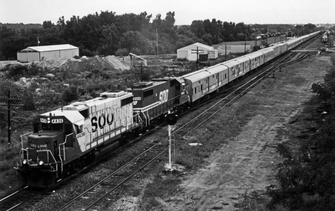 history of Iowa, Iowa History, Lemberger, LeAnn, Entertainment, Motorized Vehicles, locomotive, railroad, Fairs and Festivals, Iowa, train cars, train, Davenport, IA, circus