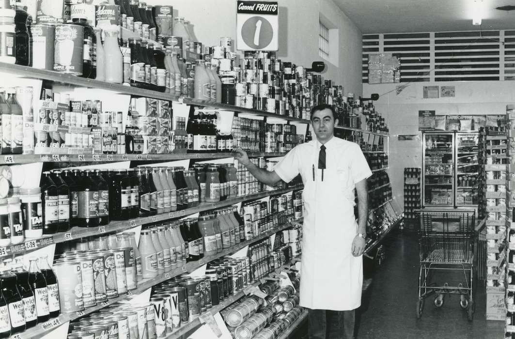 grocery store, grocery clerk, Iowa History, history of Iowa, shopping cart, Businesses and Factories, canned food, Iowa, Labor and Occupations, canned fruit, Waverly Public Library, Portraits - Individual