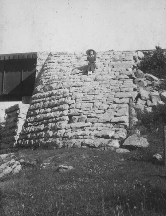 history of Iowa, Iowa History, IA, sun hat, stone wall, Iowa, King, Tom and Kay, Leisure, Portraits - Individual