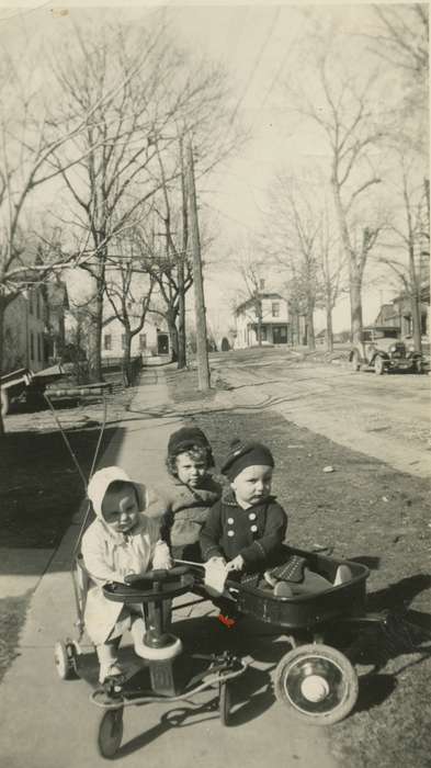 Portraits - Group, history of Iowa, Iowa History, Kamm, Paula, cart, wagon, Iowa, Cascade, IA, Children