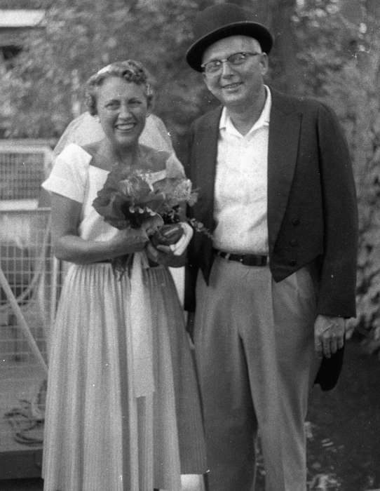 Iowa History, anniversary, Shaw, Marilyn, couple, Iowa, history of Iowa, Portraits - Group, Families, Waverly, IA