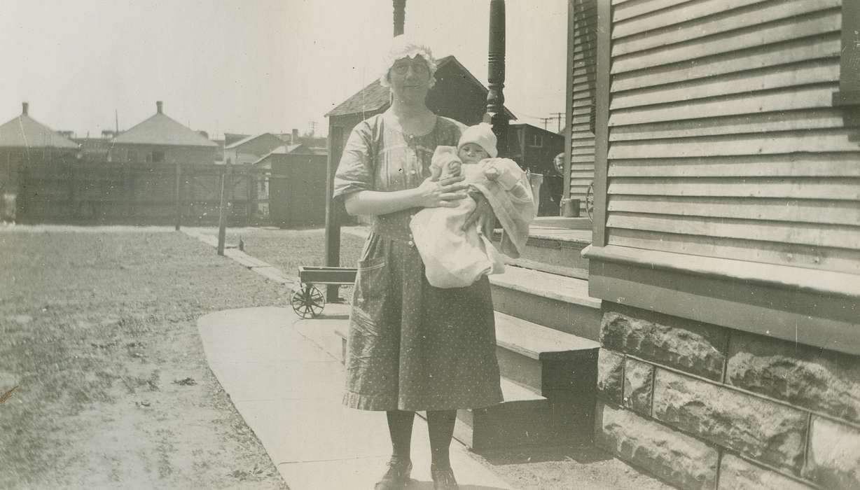 Portraits - Group, history of Iowa, Iowa History, IA, Iowa, LeQuatte, Sue, Cities and Towns, Children, baby