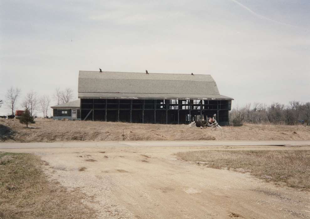 history of Iowa, Iowa History, barn, Barns, Waverly, IA, prairie, Iowa, Landscapes, Farms, Waverly Public Library