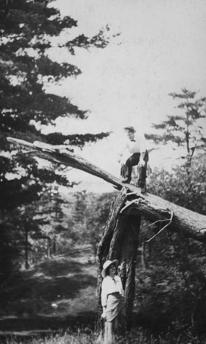Leisure, history of Iowa, Iowa History, IA, Iowa, King, Tom and Kay, tree, hat