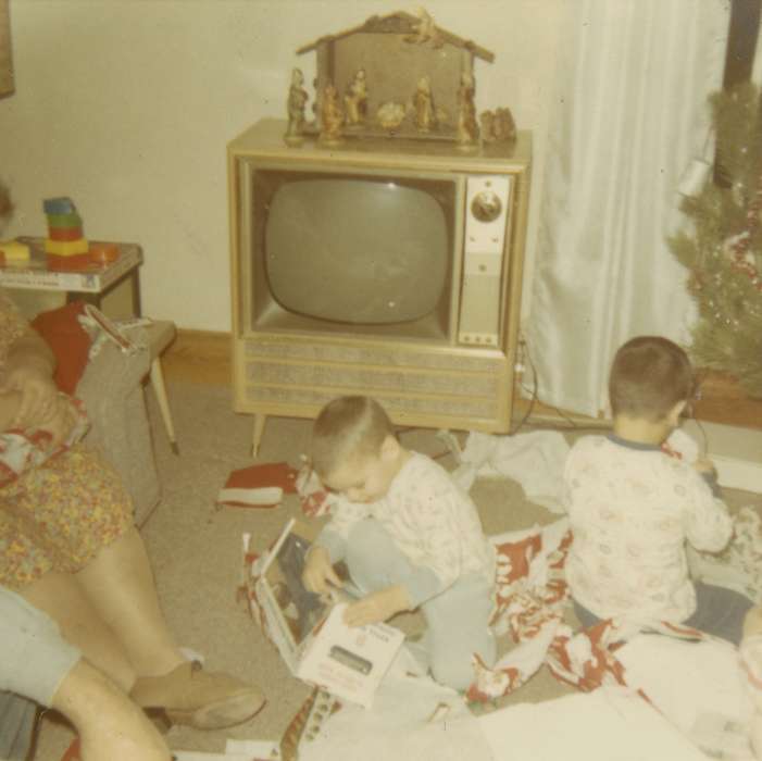 Portraits - Group, Meyers, Peggy, history of Iowa, Iowa History, West Liberty, IA, christmas presents, Holidays, Iowa, Children, Religion