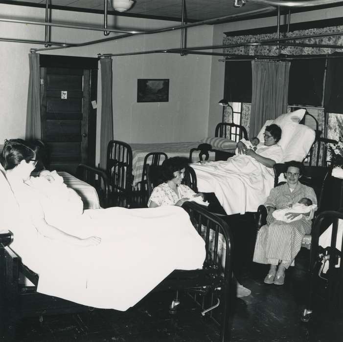 baby, mother, Hospitals, hospital bed, Iowa History, Waverly Public Library, Children, Iowa, history of Iowa, curtain, correct date needed, door, Portraits - Group, lamp, chair, Waverly, IA, women, photo frame