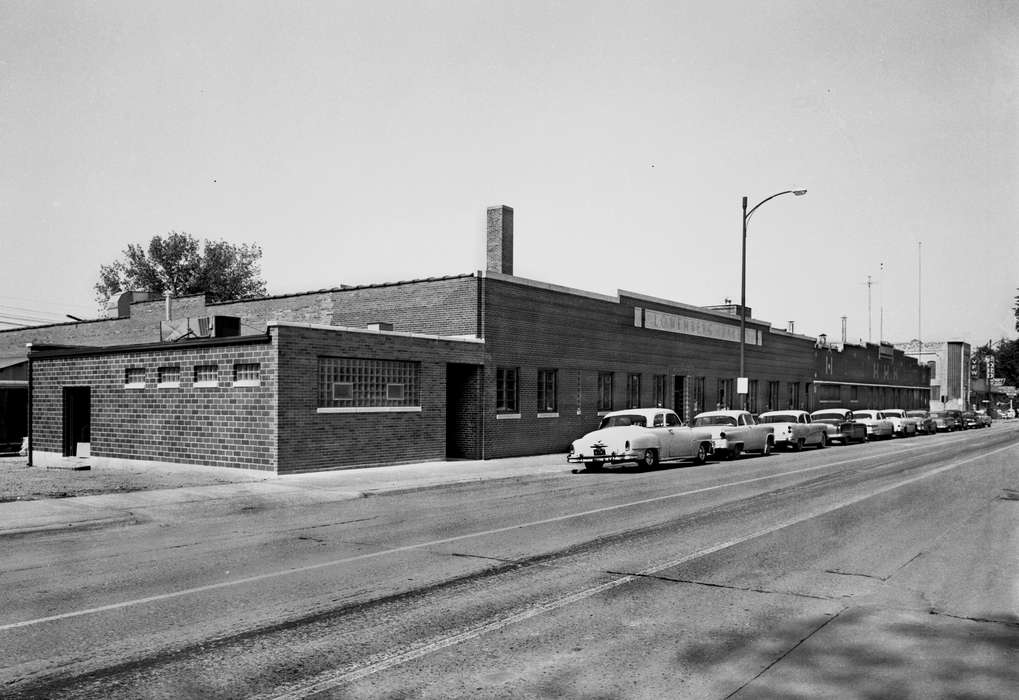 Businesses and Factories, street light, car, Iowa History, Iowa, Motorized Vehicles, Lemberger, LeAnn, Ottumwa, IA, bakery, history of Iowa