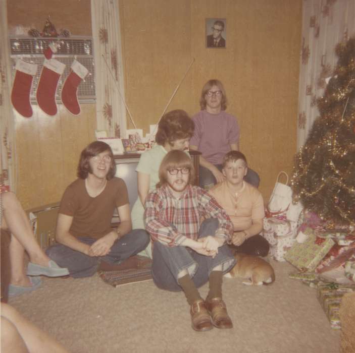 history of Iowa, Iowa History, Families, christmas tree, Council Bluffs, IA, christmas presents, Holidays, Iowa, living room, Henderson, Dan, Homes, cousins