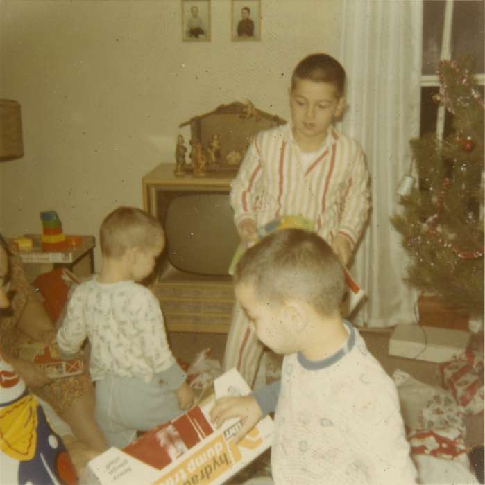 Portraits - Group, Meyers, Peggy, history of Iowa, Iowa History, West Liberty, IA, christmas presents, Holidays, Iowa, Children, Religion