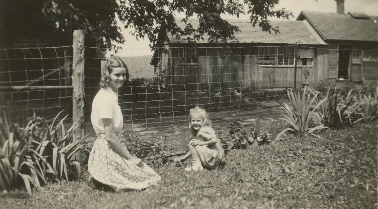 Portraits - Group, Iowa History, Barns, Iowa, fence, Owen, Phil, Jones County, IA, Children, history of Iowa