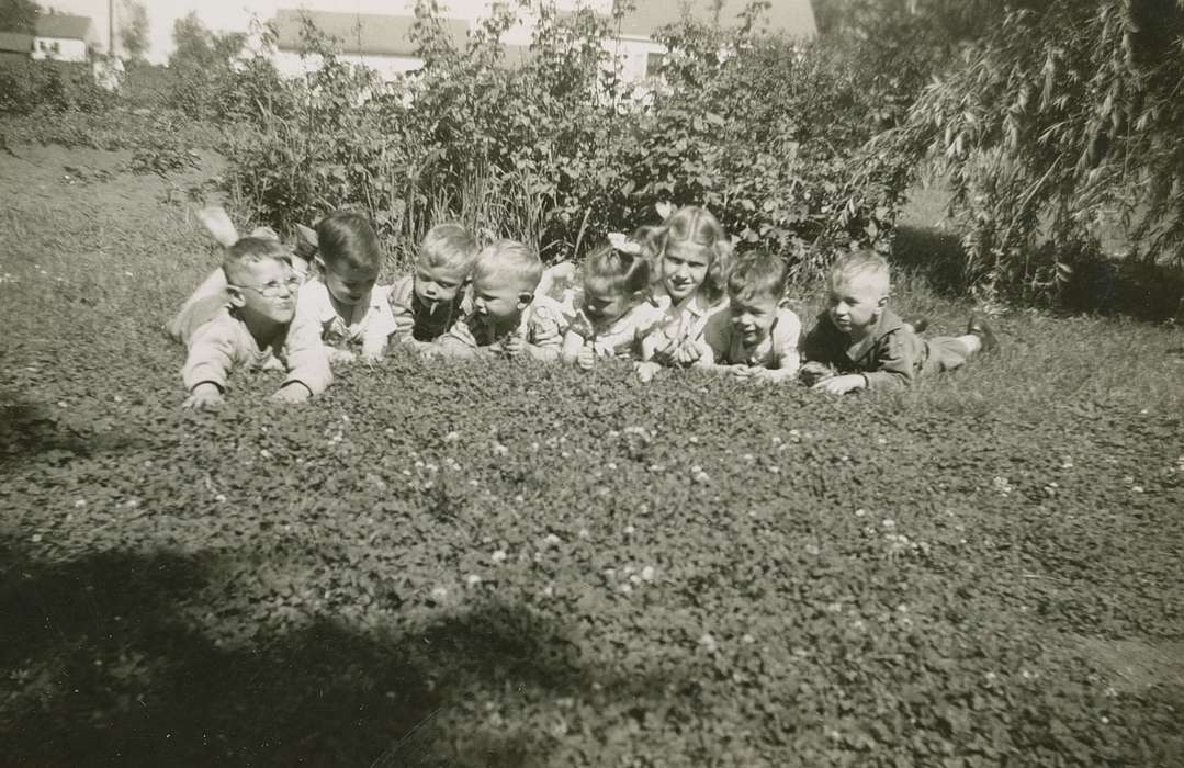 Portraits - Group, history of Iowa, Iowa History, Families, lawn, Iowa, Waterloo, IA, Fischels, Jackie, Children, Leisure, Farms
