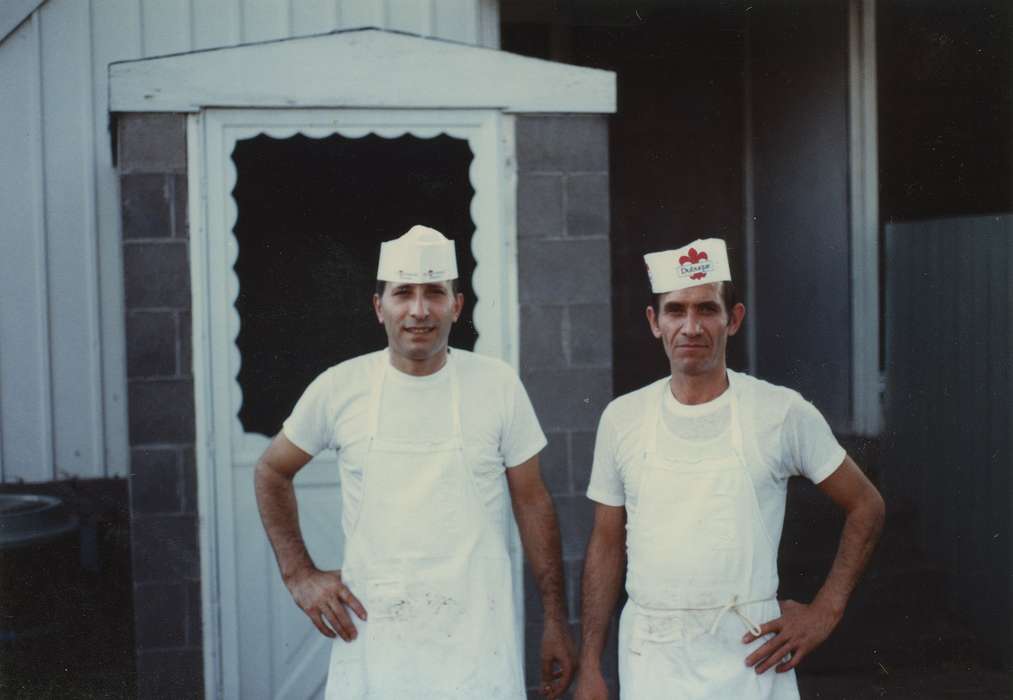 Portraits - Group, Valenti, Providence, Iowa, Businesses and Factories, hat, history of Iowa, Labor and Occupations, Dubuque, IA, apron, Iowa History, man