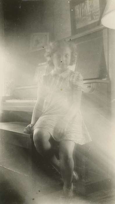 history of Iowa, Iowa History, Fonda, IA, Iowa, piano, Owens, Tricia, Homes, Children, Portraits - Individual