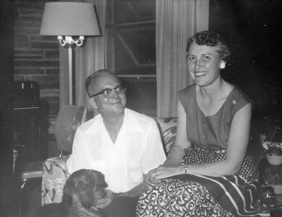 Portraits - Group, history of Iowa, Iowa History, dachshund, Waverly, IA, Iowa, family, Homes, Shaw, Marilyn, dog, lamp