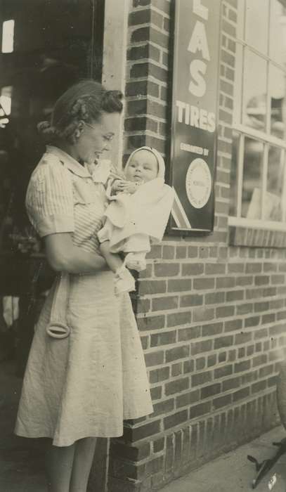 baby, Iowa History, McMurray, Doug, Children, Iowa, history of Iowa, Portraits - Group, USA