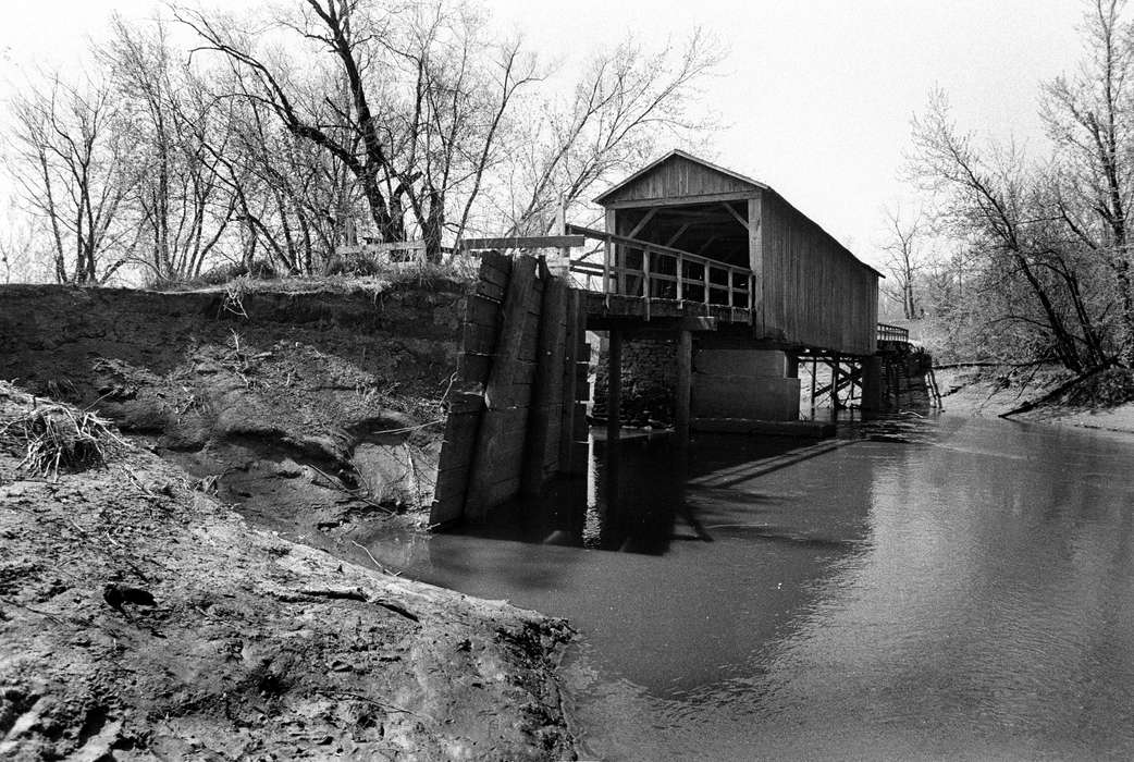 covered bridge, Landscapes, Iowa, mud, river, Lakes, Rivers, and Streams, Lemberger, LeAnn, bridge, history of Iowa, Delta, IA, Iowa History