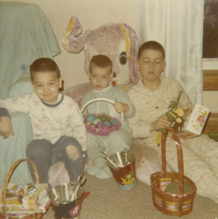 Portraits - Group, Iowa, Families, Children, easter basket, West Liberty, IA, history of Iowa, Holidays, Meyers, Peggy, Iowa History