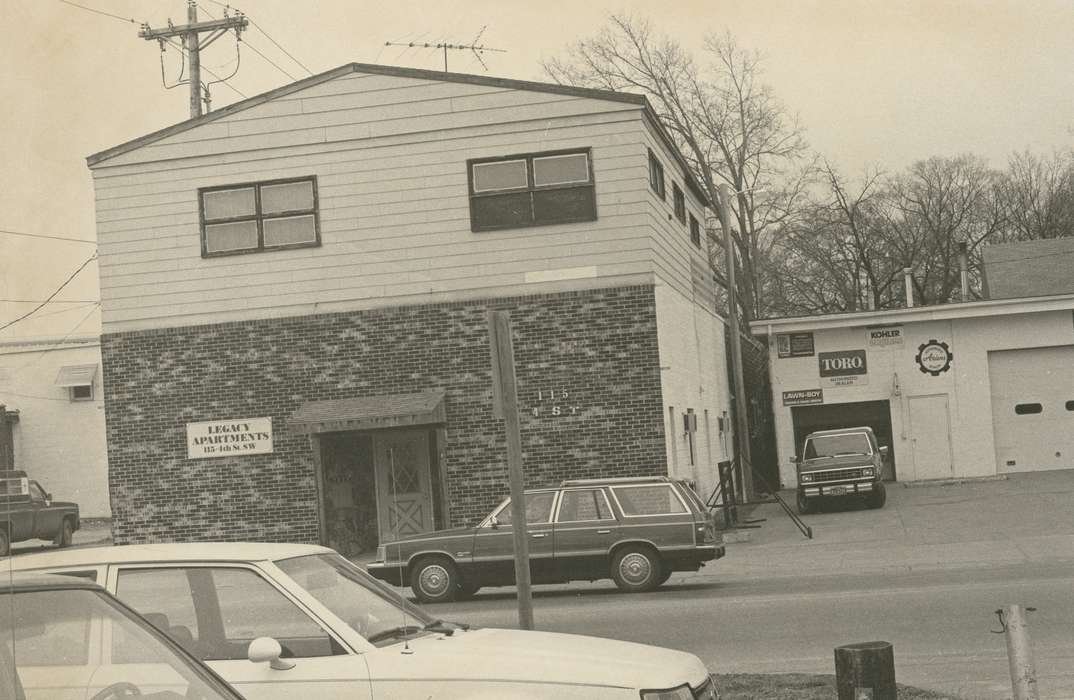 history of Iowa, Iowa History, Motorized Vehicles, car, Waverly, IA, apartment complex, Iowa, Homes, Waverly Public Library