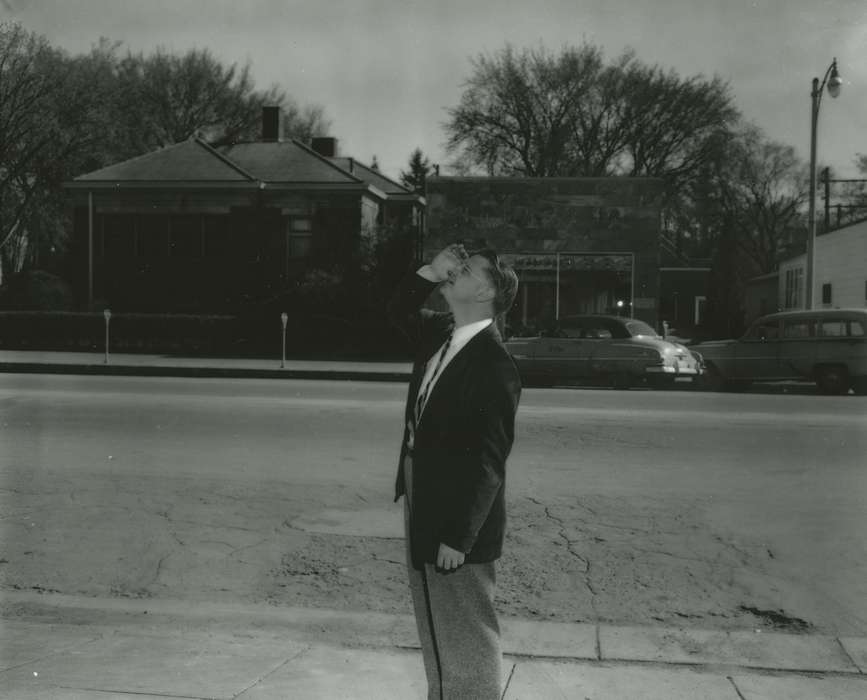 history of Iowa, Waverly Public Library, Iowa, Motorized Vehicles, looking up, Outdoor Recreation, Iowa History, correct date needed, street light, IA