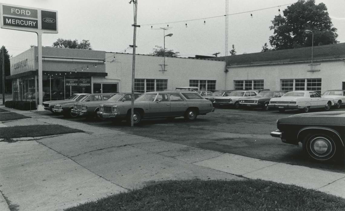 Main Streets & Town Squares, history of Iowa, cars, Iowa History, Motorized Vehicles, Businesses and Factories, sidewalk, Iowa, Cities and Towns, car dealership, Waverly Public Library