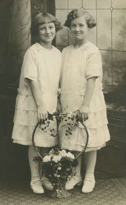 Portraits - Group, flower girl, Weddings, IA, Iowa, Children, Sell, Jeff, history of Iowa, Iowa History