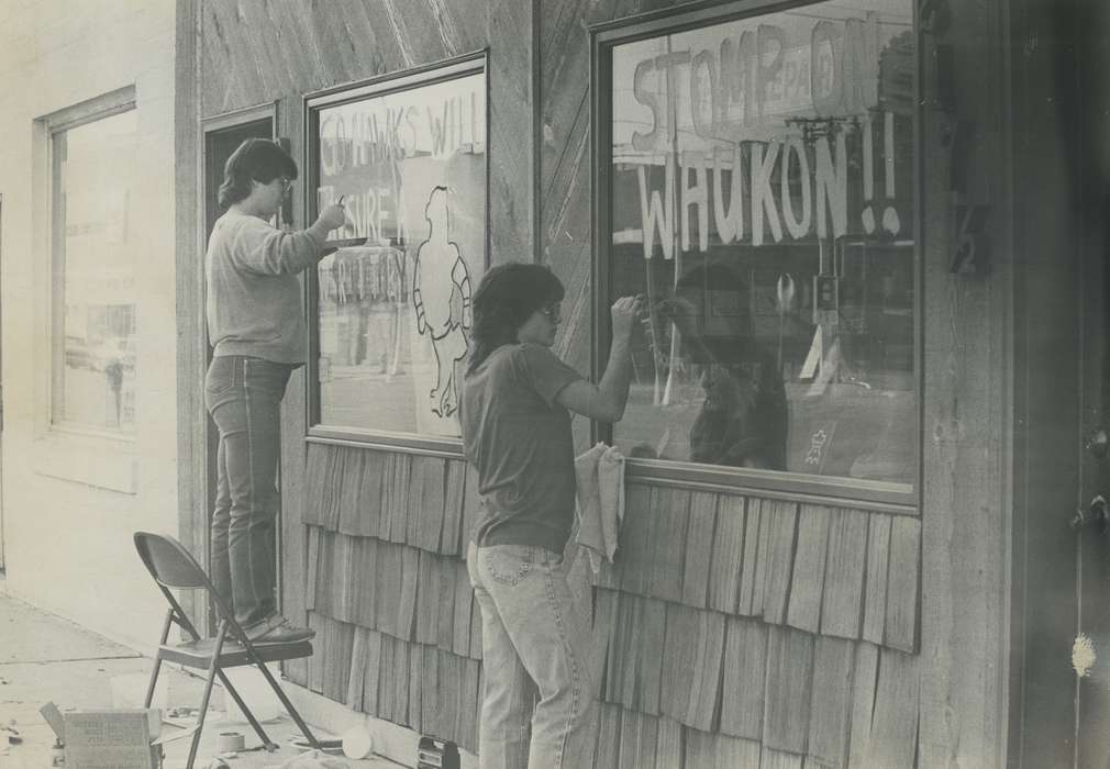 Businesses and Factories, Cities and Towns, Iowa History, Iowa, homecoming, Schools and Education, Waverly Public Library, Waverly, IA, Main Streets & Town Squares, window painting, correct date needed, Children, history of Iowa