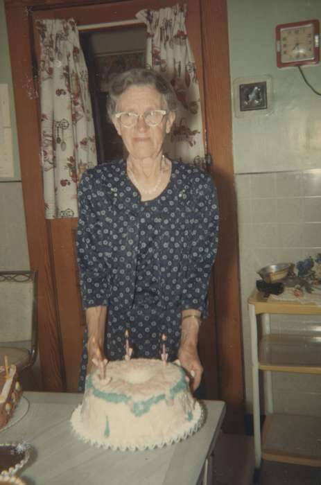 cake, birthday, Iowa History, Iowa, history of Iowa, Portraits - Individual, Burlington, IA, Food and Meals, Busse, Victor