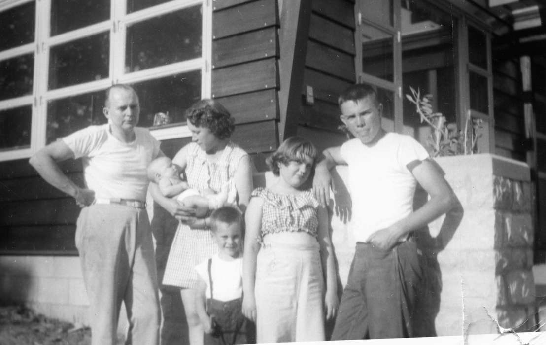 Portraits - Group, history of Iowa, Iowa History, Families, Waverly, IA, siblings, Iowa, family, Shaw, Marilyn, Homes, Children, baby