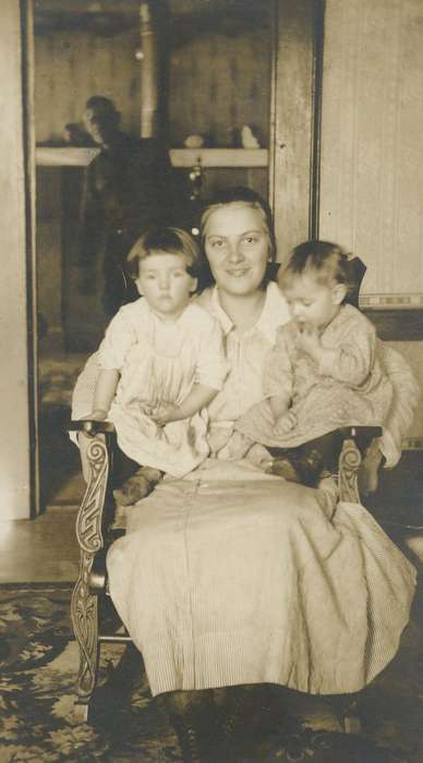 Portraits - Group, history of Iowa, Iowa History, Families, mother, woman, Spilman, Jessie Cudworth, Iowa, Homes, Children, baby, USA