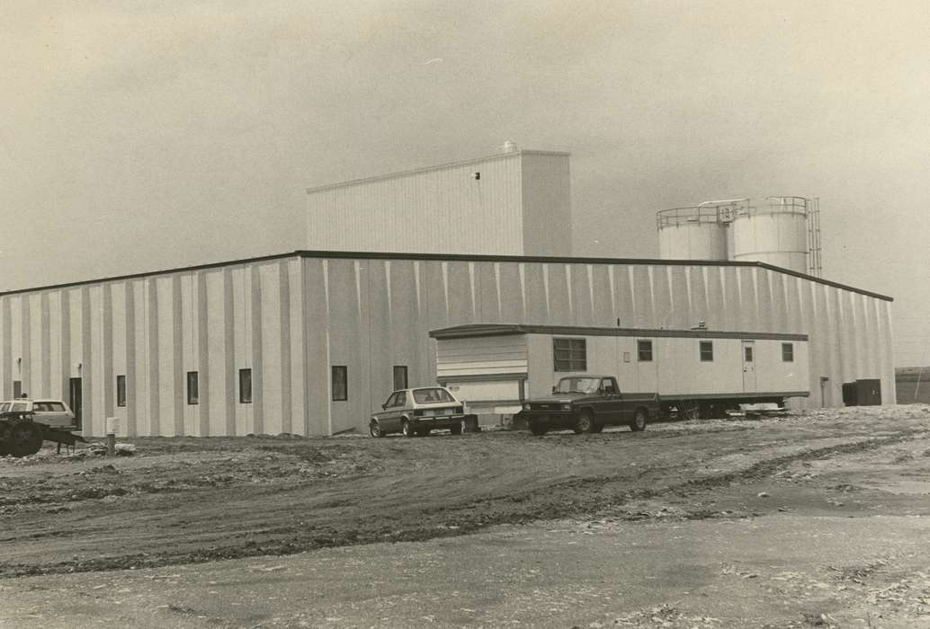 industrial, history of Iowa, Iowa History, Businesses and Factories, Waverly, IA, building, trailer, Iowa, Waverly Public Library