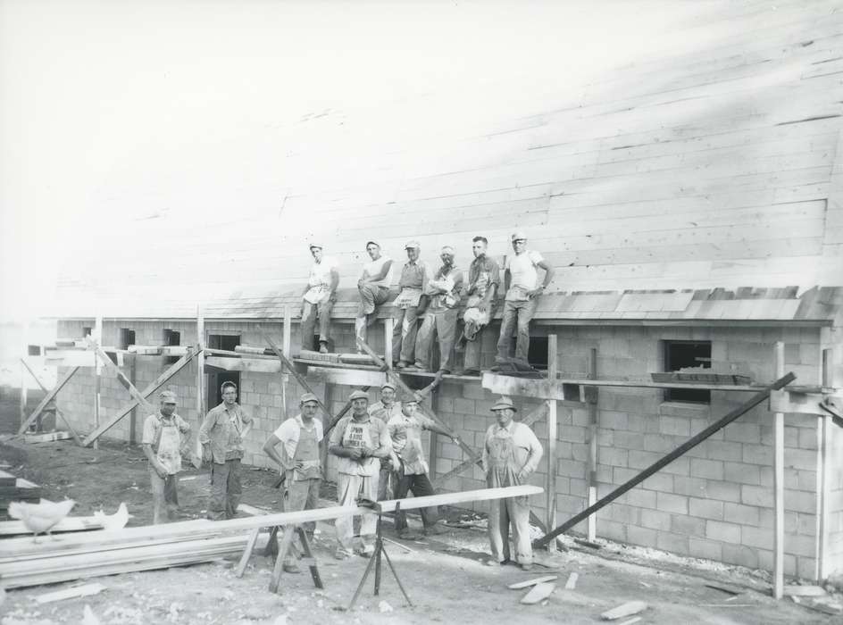 men, history of Iowa, construction materials, Iowa History, barn, Iowa, Labor and Occupations, construction, Waverly Public Library, brick barn