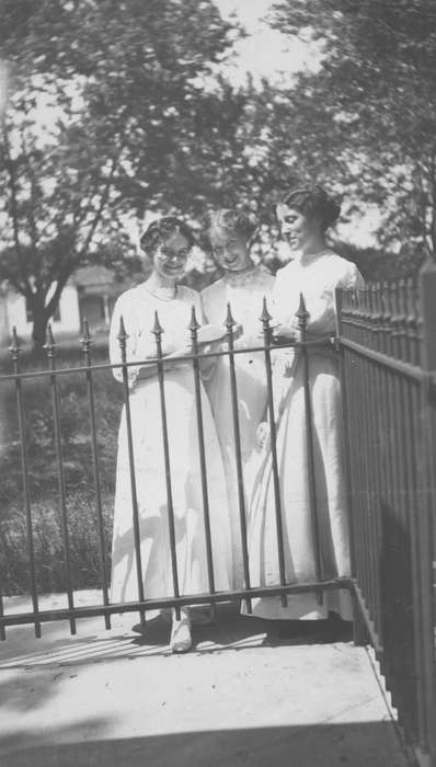 Portraits - Group, history of Iowa, Iowa, IA, fence, King, Tom and Kay, Iowa History