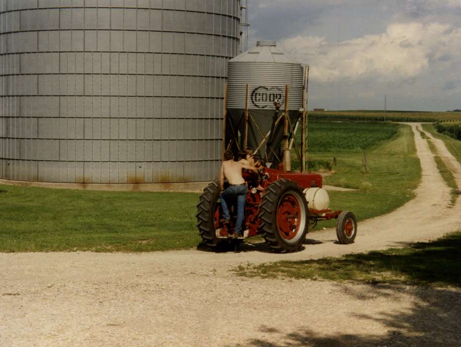 Farming Equipment, Buckeye, IA, history of Iowa, Iowa History, Motorized Vehicles, tractor, Vierkandt, Stephanie, silo, Iowa, Farms