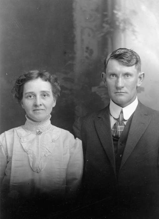 Portraits - Group, Shaw, Marilyn, Iowa, woman, eyes, Akron, IA, man, history of Iowa, Iowa History