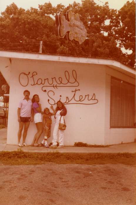 Portraits - Group, Iowa, Okoboji, IA, Families, Children, restaurant, Potter, Ann, history of Iowa, Iowa History