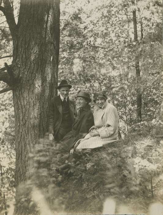 Portraits - Group, forest, history of Iowa, Iowa History, IA, Iowa, King, Tom and Kay, Leisure